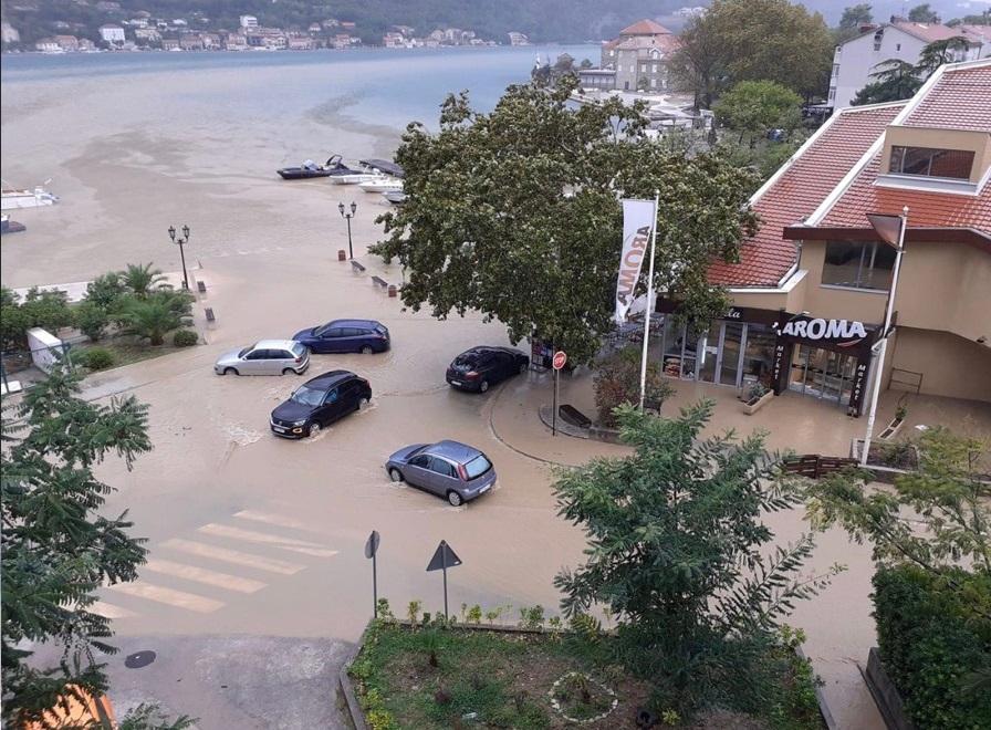 Nevrijeme pogodilo Crnu Goru, neki gradovi pod vodom