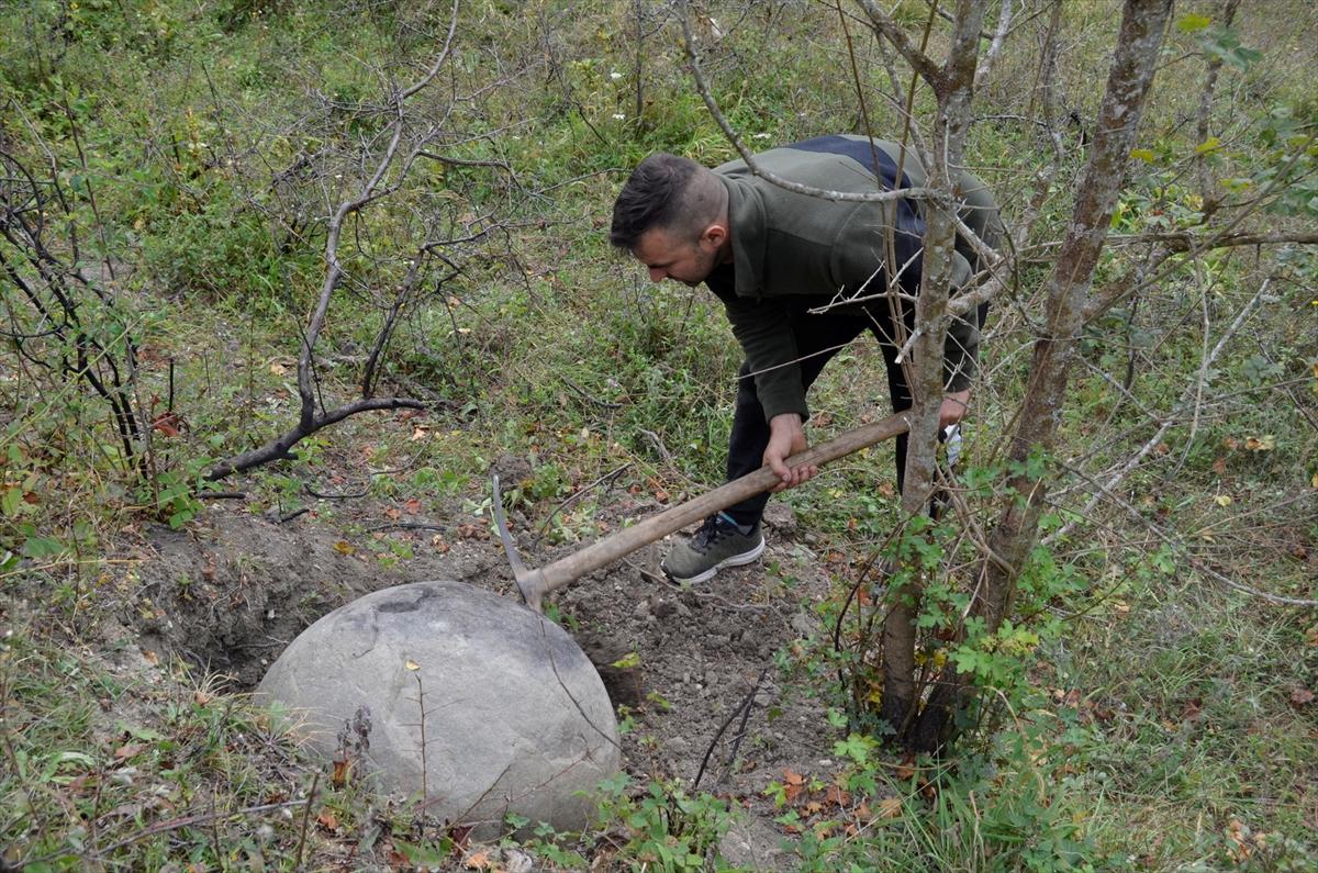 Mještani predlažu da se kugla izmjesti i da se postavi možda i u središtu Srebrenice - Avaz