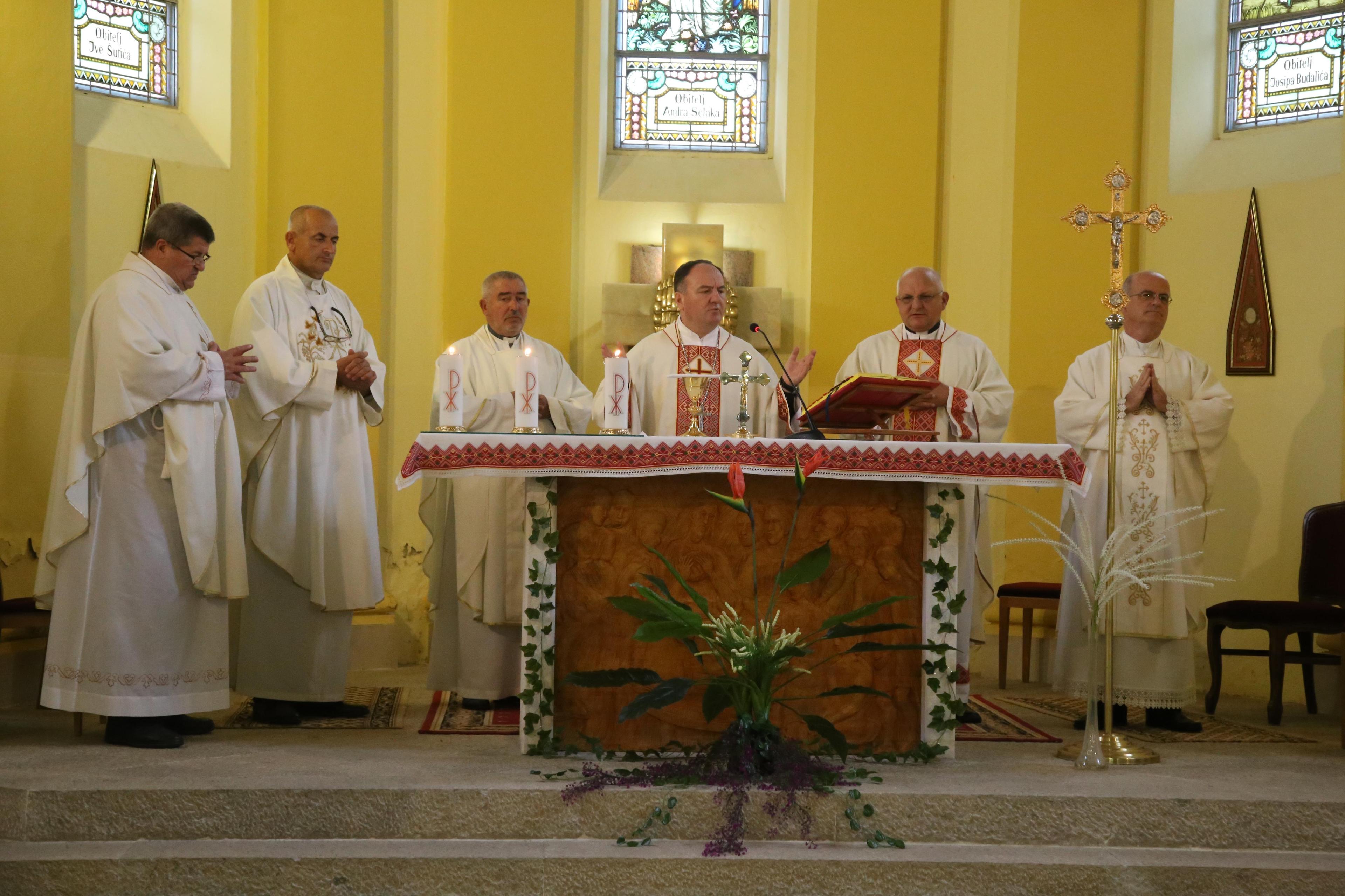 Biskup Panić je istakao da je ovo prvi put da je u Trebinju službeno od preuzimanja službe - Avaz