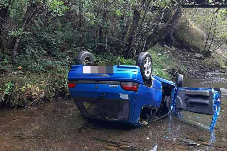 U nesreći poginuo suvozač, pijanog vozača policija pronašla kod kuće