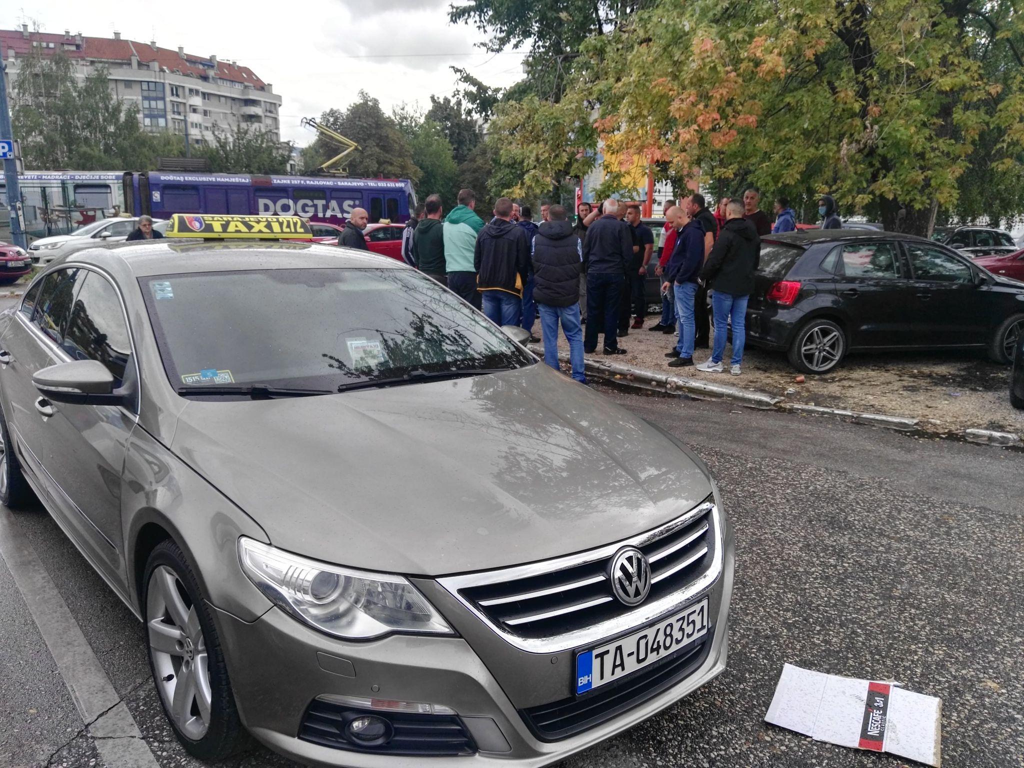 Okupile se kolege povrijeđenog taksiste - Avaz