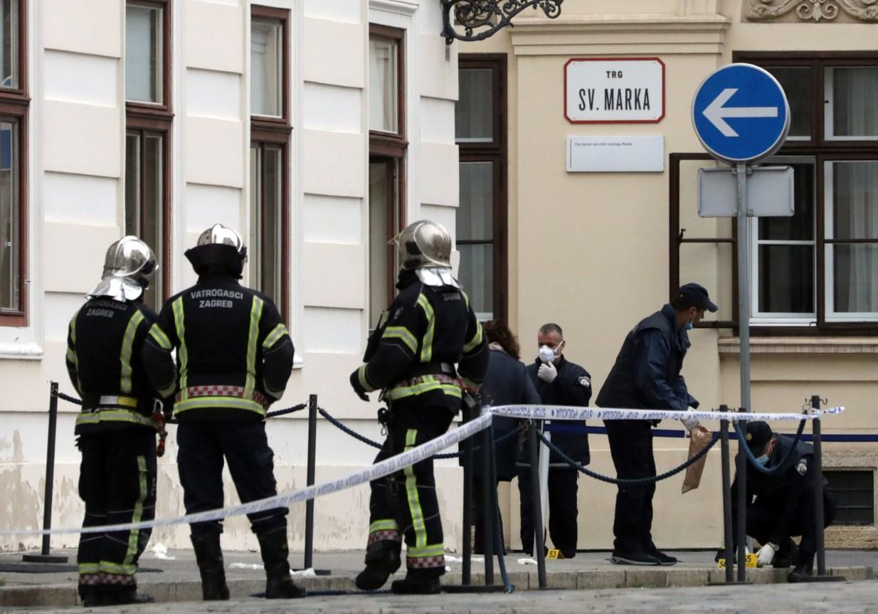 Policija iznosi predmete iz kuće mladića koji je danas ranio policajca