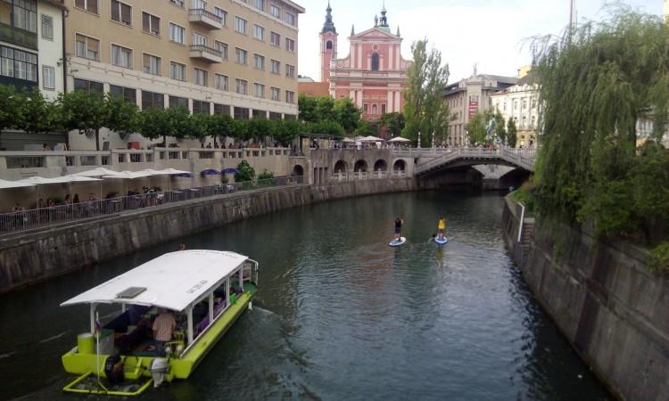 U Sloveniji od utorka policijski sat, zabrana misa i vjenčanja