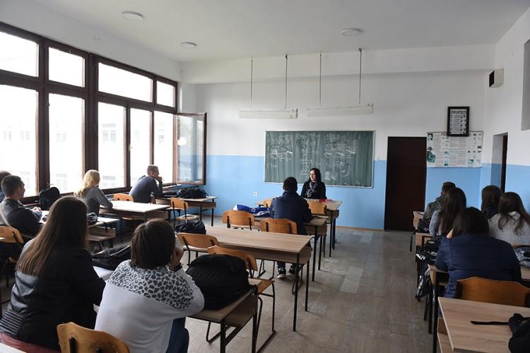 Krizni štab Kantona Sarajevo pooštrio mjere: Svi srednjoškolci nastavu će opet pratiti online