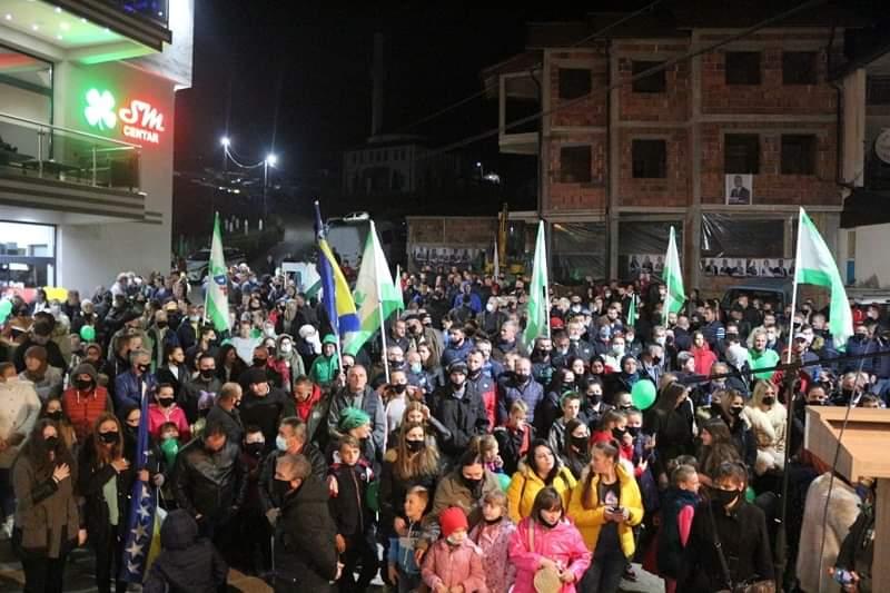 Ne obaziru se čak ni na alarmantne podatke o broju zaraženih koronavirusom - Avaz