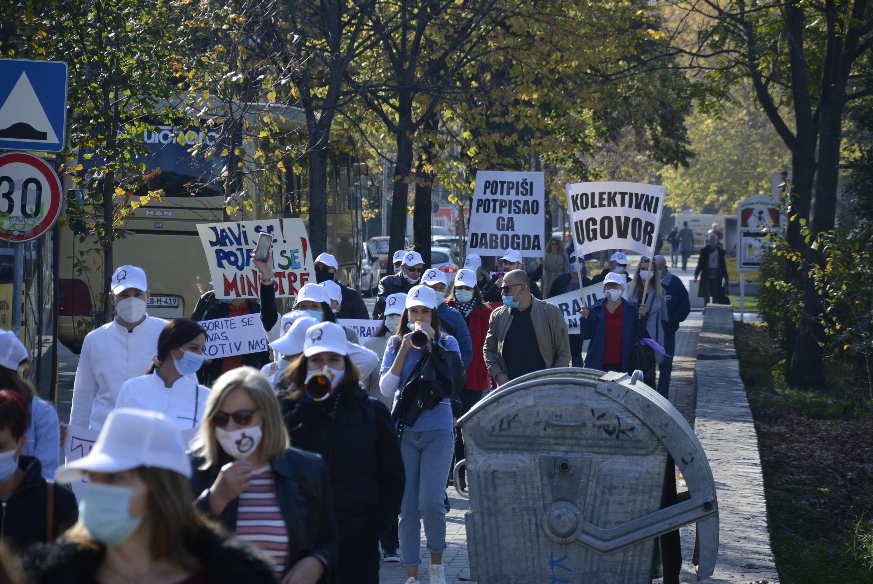 S današnjeg protesta: Predstavnici 2.600 radnika iskazali nezadovoljstvo - Avaz