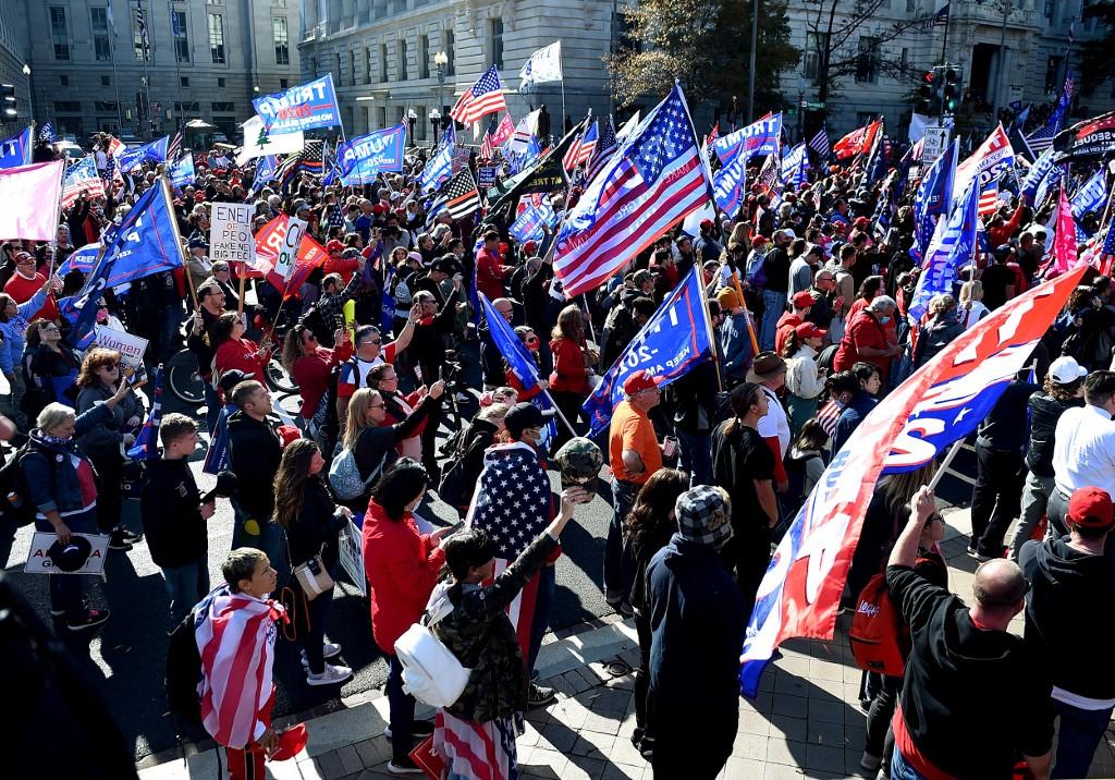 Hiljade ljudi na protestu podrške Donaldu Trampu