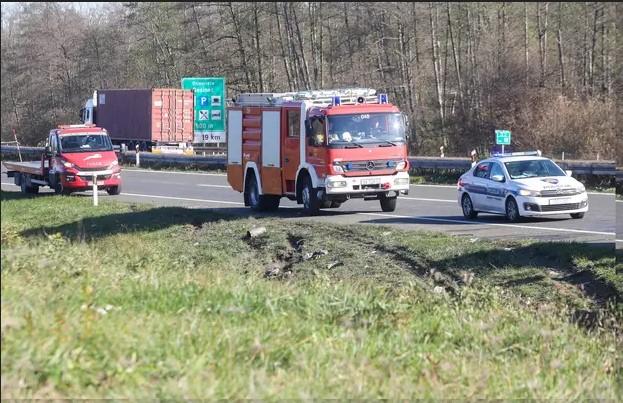 Vozač se spasio jer je nekoliko sekundi prije nesreće izašao iz kombija