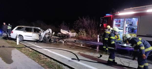 U stravičnoj nesreći kod Krka poginula dvojica mladića iz Cazina, trećem se bore za život