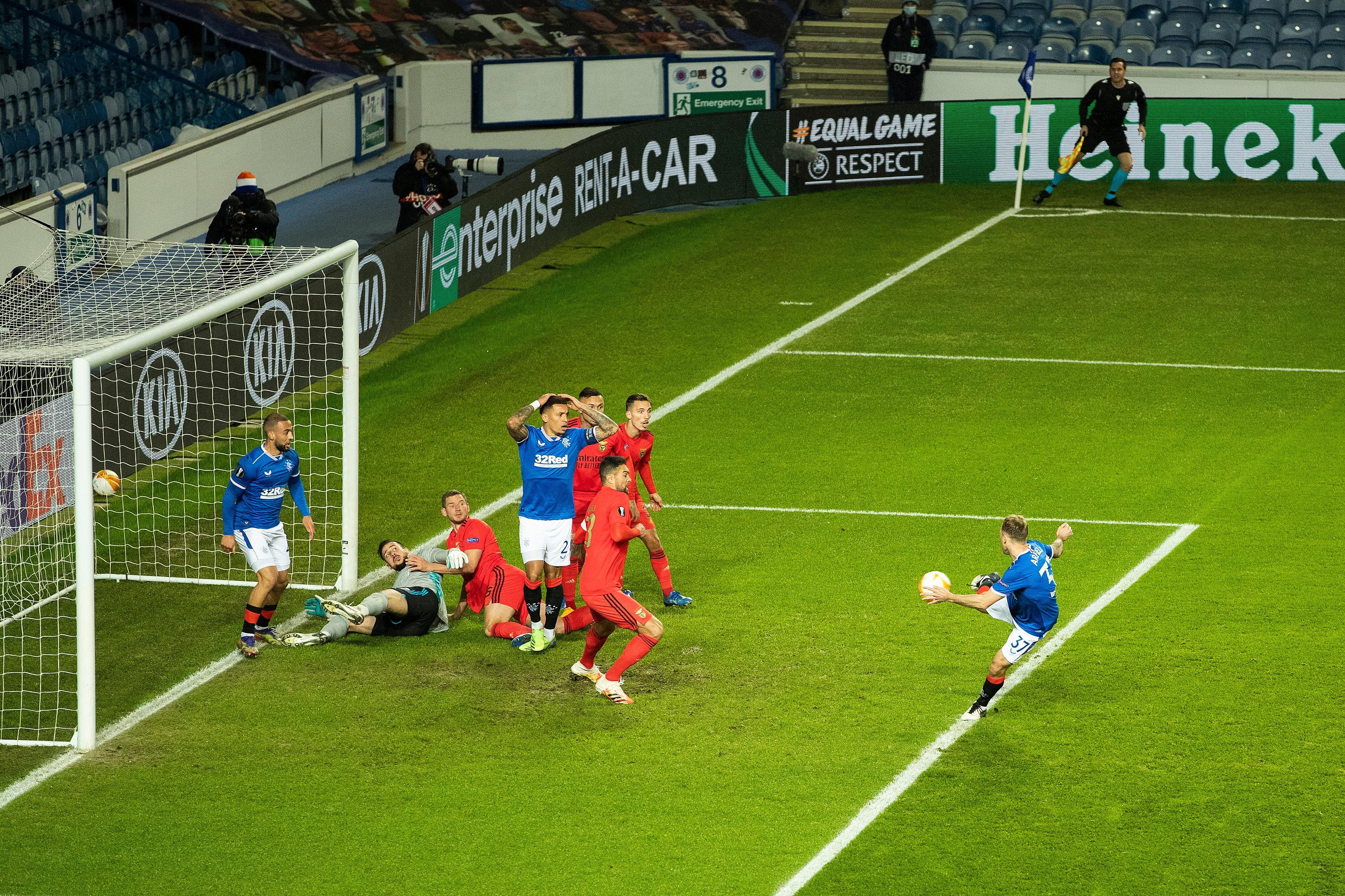 { TOK UTAKMICA } | Veliki povratak Benfike i sjajan preokret PSV-a