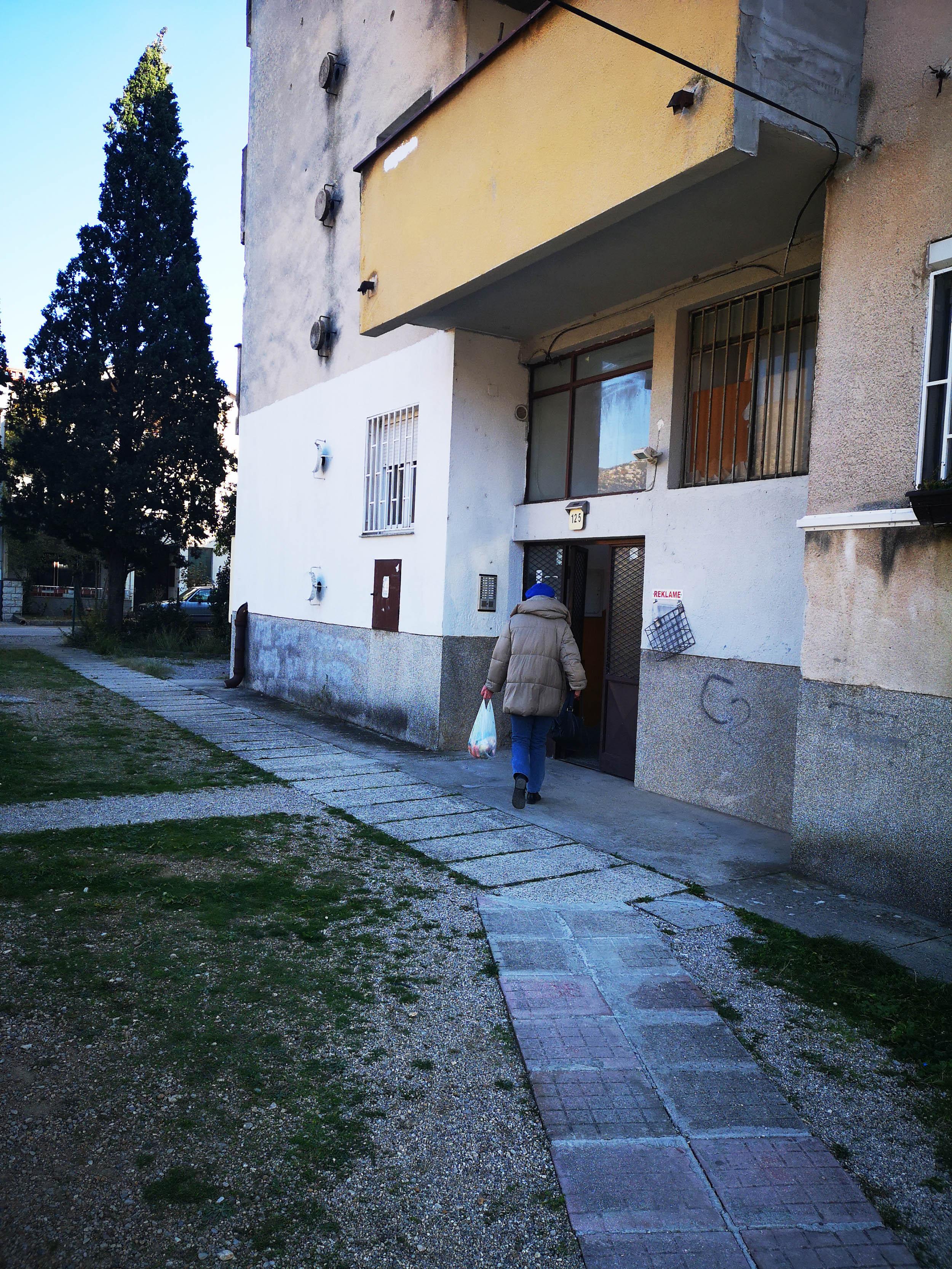 Ranku i Veru Grešl, koje su mjesec ležale mrtve u stanu, nema ko sahraniti