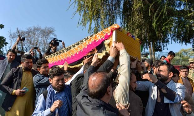 Mourners carry the coffin of Malalai Maiwand, who was a reporter at Enikas Radio and TV in Nangarhar - Avaz