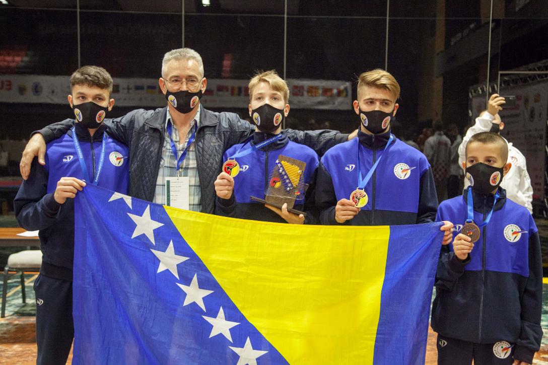 Osvajači medalja na EP u Taekwondou za kadeta sa predsjednikom Taekwondou saveza BiH Augustom Orlovićem - Avaz