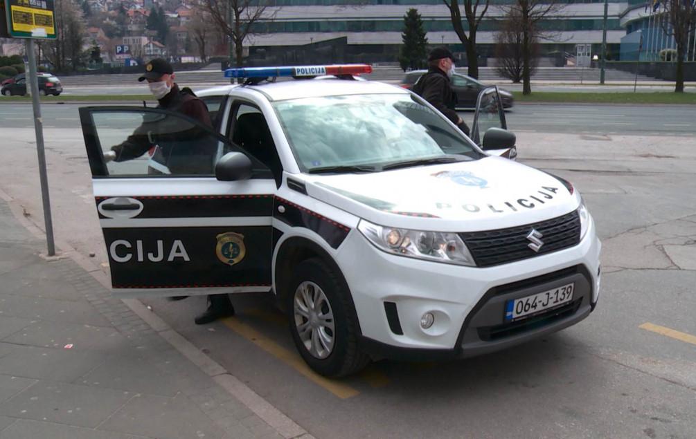 Policajci tragaju za osumnjičenim - Avaz