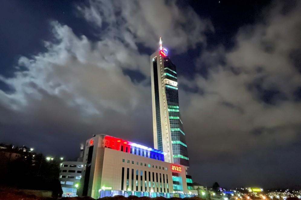 U znak solidarnosti: "Avaz Twist Tower" večeras u bojama zastave Hrvatske