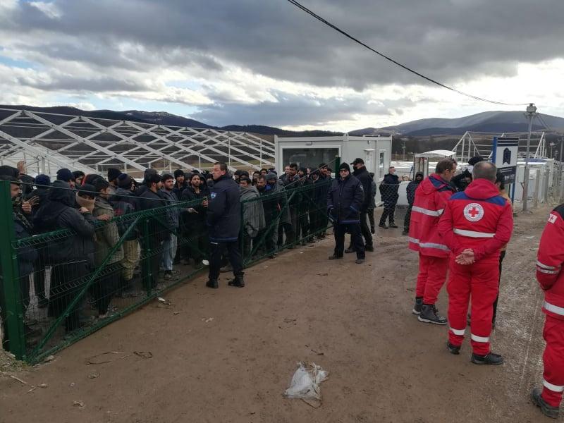 Migranti odbijaju hranu, nezadovoljni uvjetima u Lipi