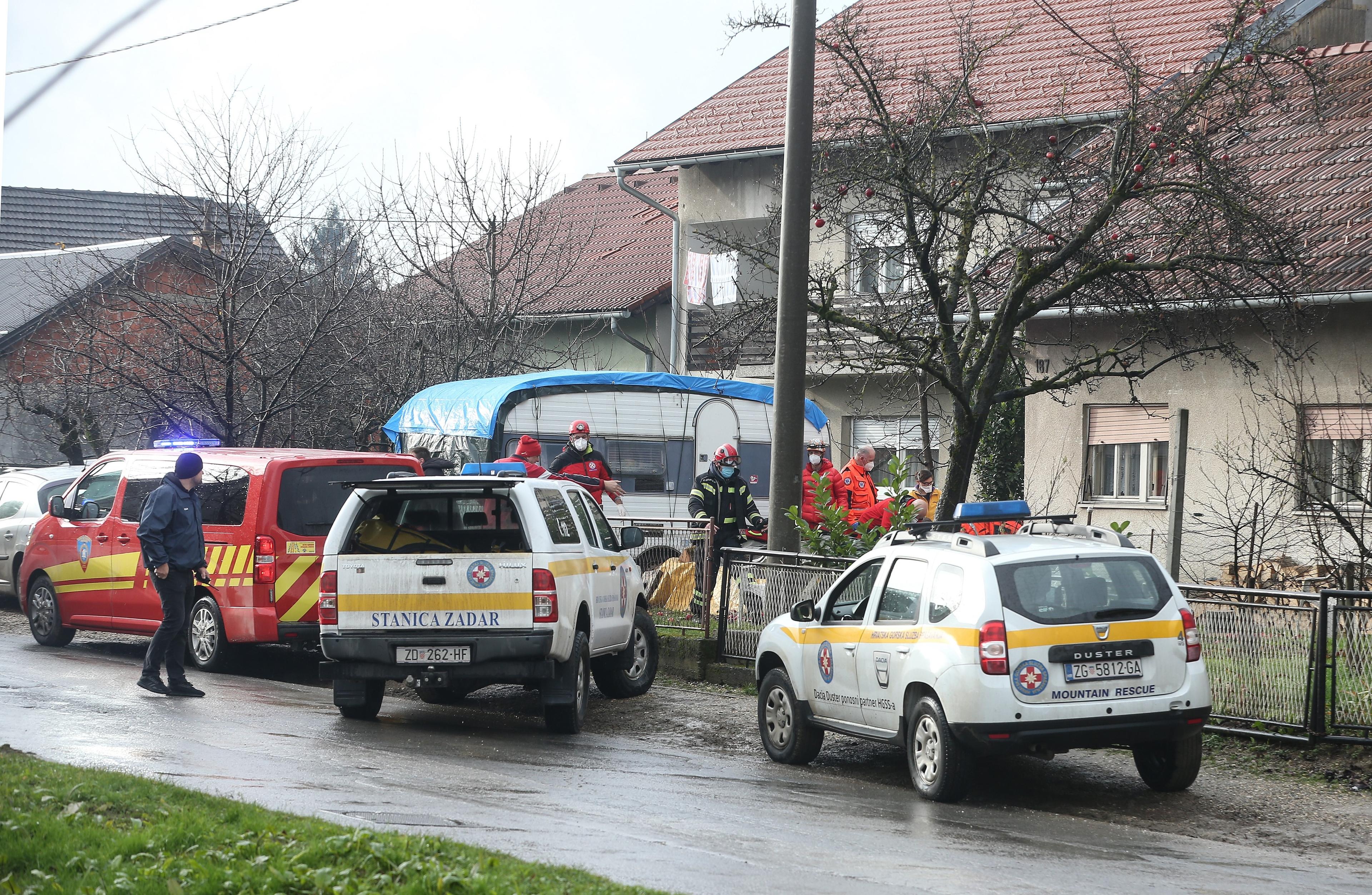 U Petrinji poginuo volonter, pao s krova