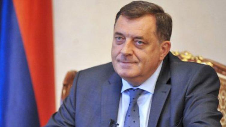 Dodik: Božićni praznici da nas podstanku na ljubav i razumijevanje