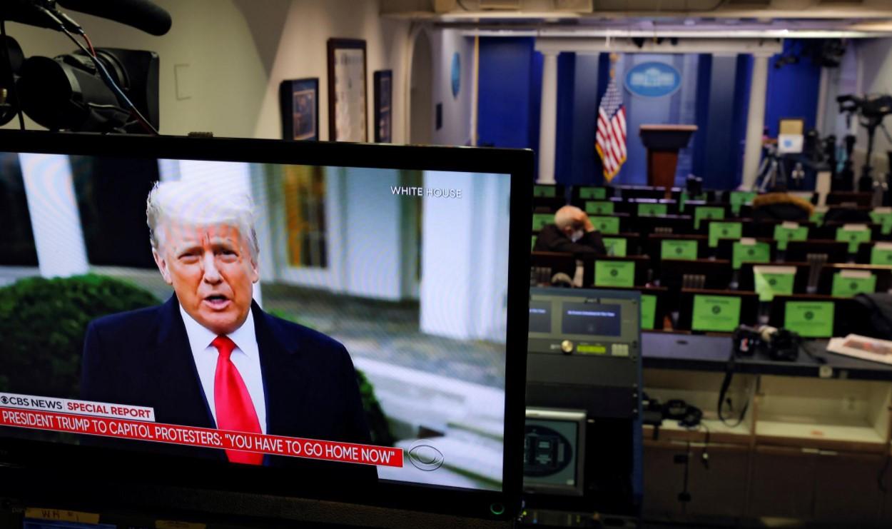 U.S. President Donald Trump is seen making remarks on a television monitor from the White House Briefing Room, after his supporters interrupted the certification by the U.S. Congress of the results of the 2020 U.S. presidential election at the Washington Capitol, in Washington, U.S., January 6, 2021. - Avaz