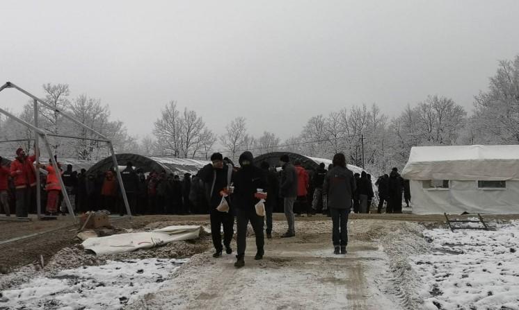 The first group of migrants accommodated in the military tents at Lipa