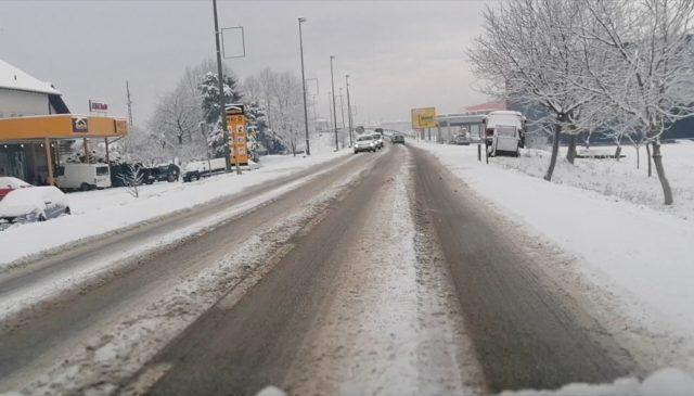 Snijeg na ulicama u Bosankoj Gradiški - Avaz