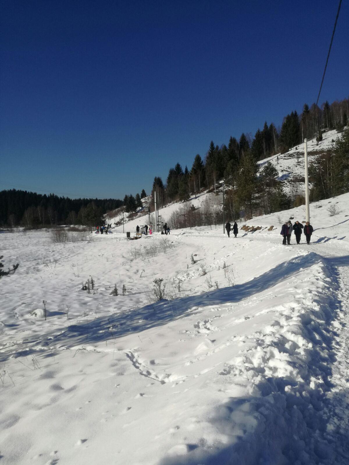 Mnogi koriste lijep dan za šetnju - Avaz