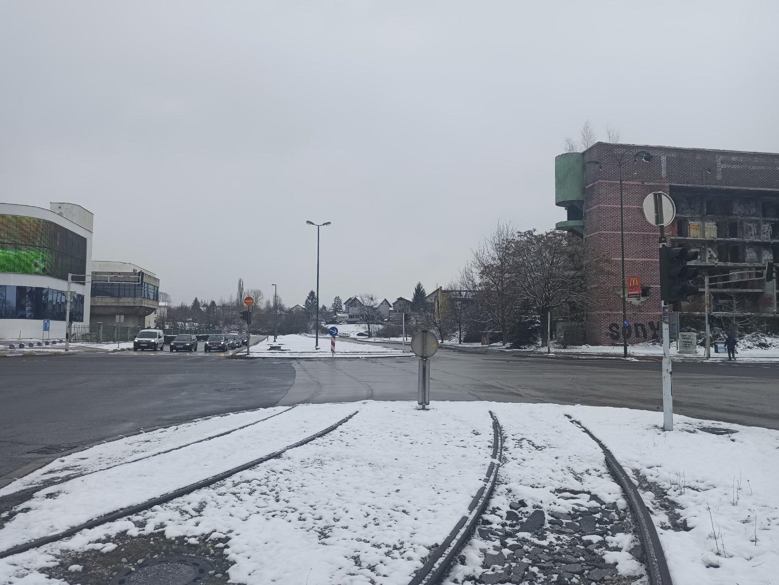 Tramvajem do Dobrinje, Hrasnice i Šipa