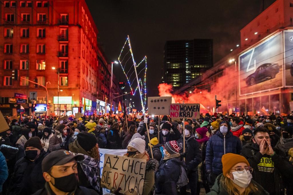 Hiljade građana protestovalo je u Varšavi i drugim dijelovima Poljske - Avaz