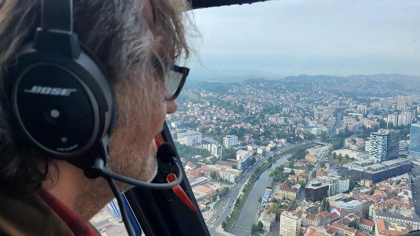 Kusturica u helikopteru iznad Sarajeva - Avaz