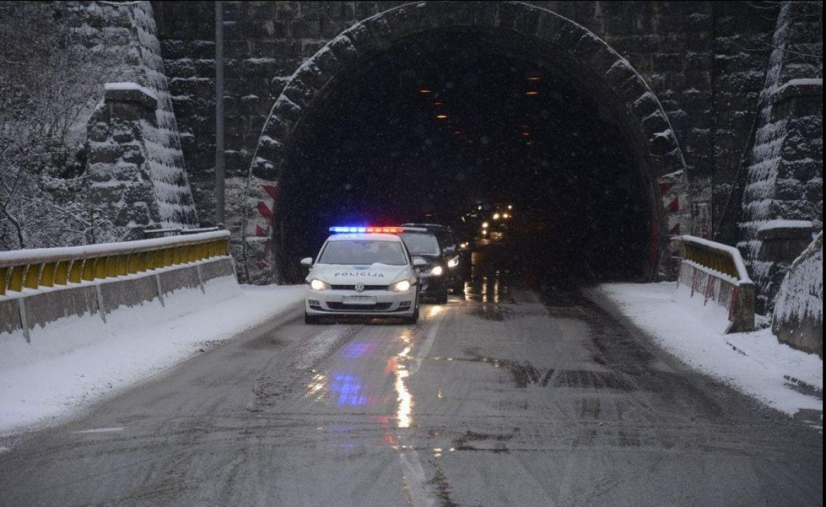 U tunelu Crnaja saobraćaj se odvija jednom trakom