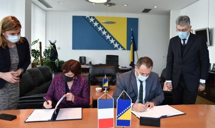 Ambassador of the Republic of France to B&H Christine Toudic and Minister of Security of Bosnia and Herzegovina Selmo Cikotić - Avaz