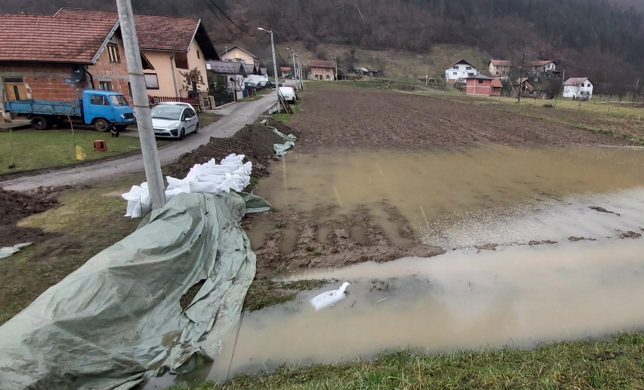 Mještani Donje Sopotnice postavili vreće sa pijeskom - Avaz