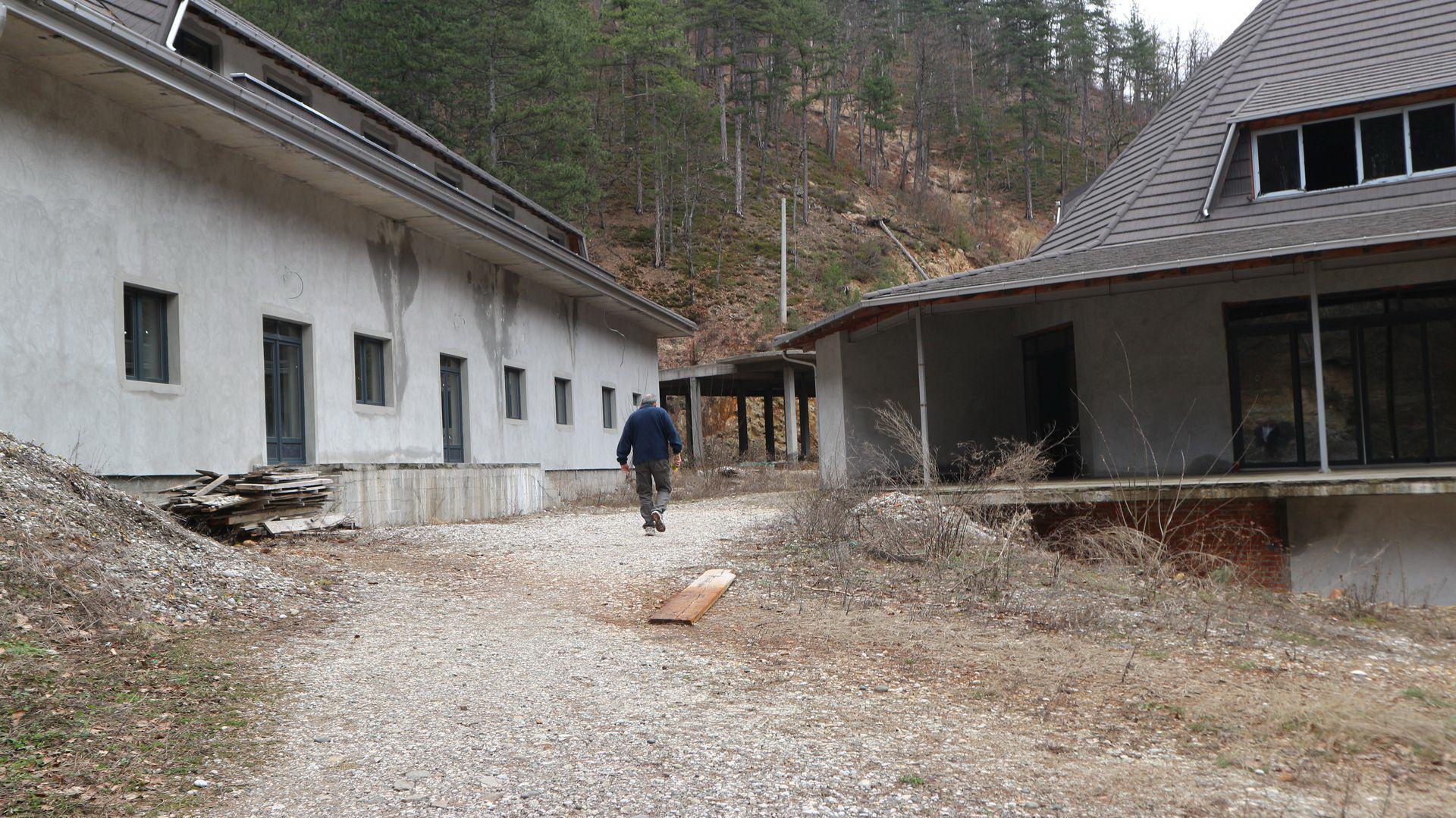 Započeti objekti na vrelu Crnog Gubera zarastaju u korov - Avaz