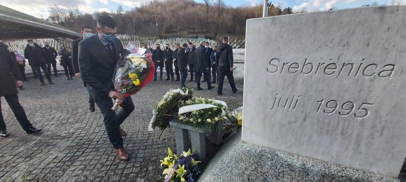 They laid flowers in Potočari - Avaz