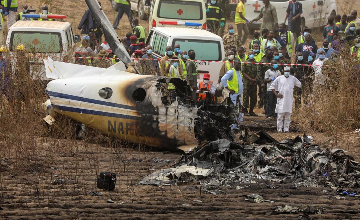 Nigerian air force passenger plane crash kills seven people