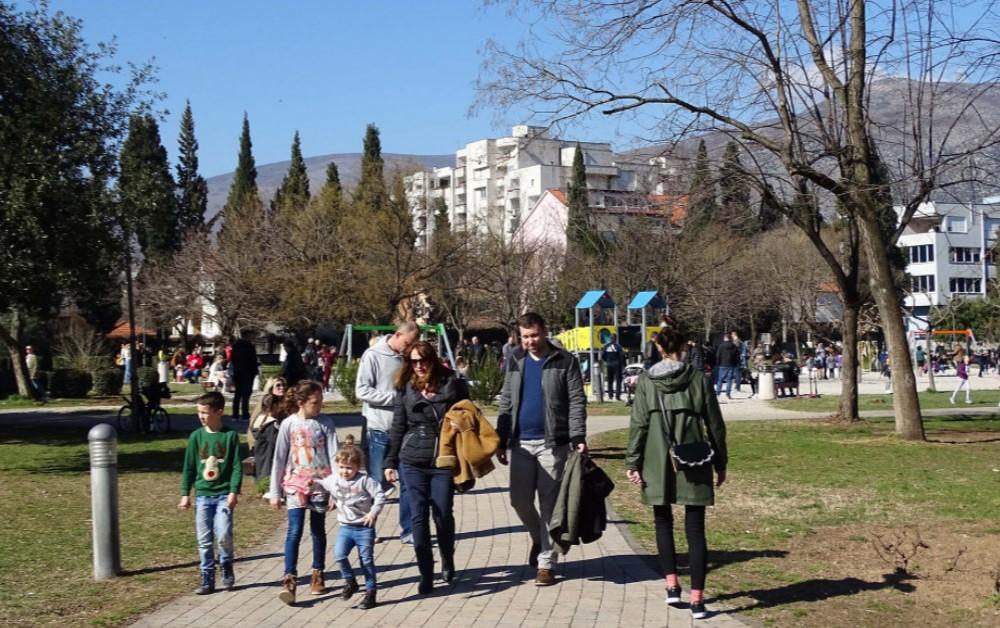 Najviša dnevna od 10 do 16, na jugu do 18 stepeni. - Avaz