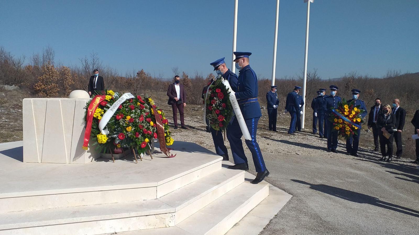 Polaganjem vijenaca obilježena 17. godišnjica pogibije Borisa Trajkovskog