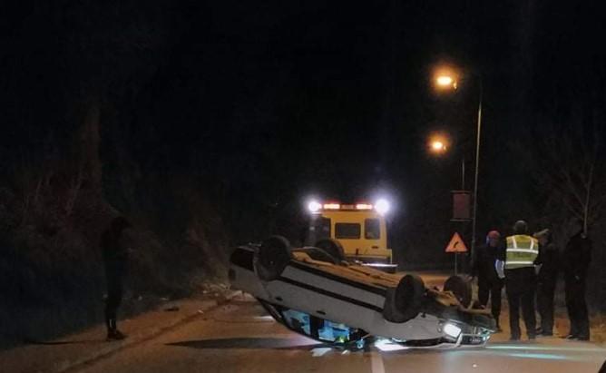 Nesreća u Goraždu: Vozilo završilo na krovu, povrijeđena jedna osoba