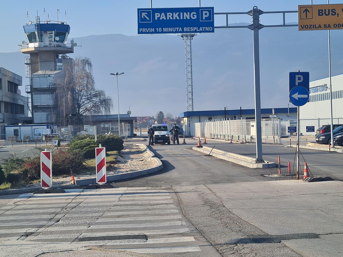 Policija na ulazu u Aerodrom - Avaz