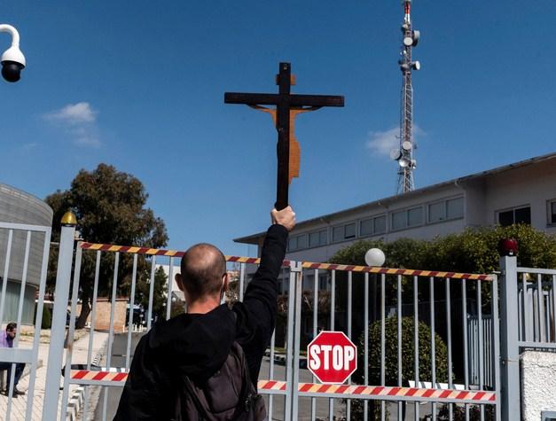 Demonstranti nosili križeve - Avaz