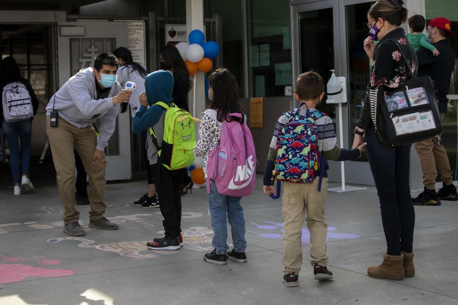 Los Angeles agrees to reopen schools in April