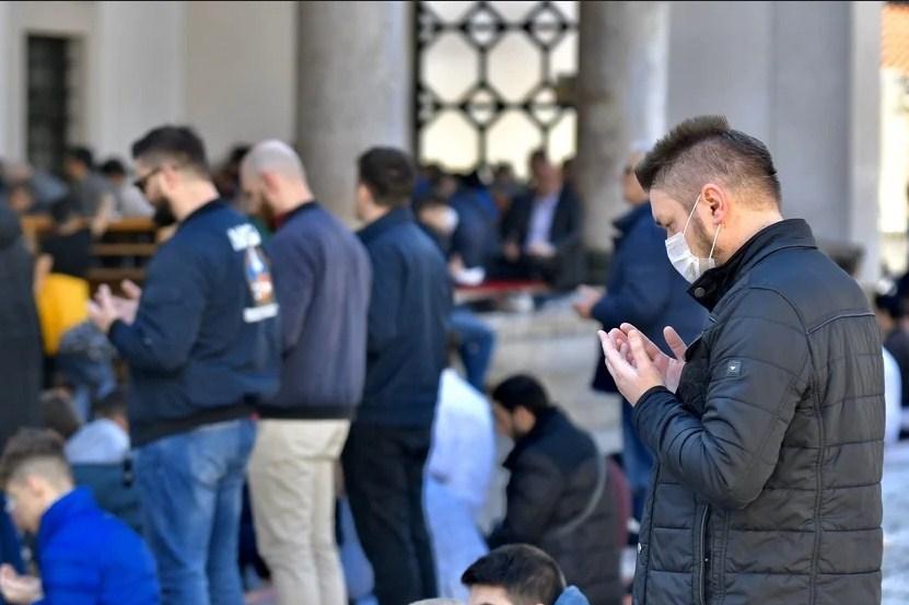 U šest džamija u Sarajevu džuma-namaz klanjat će se u tri termina