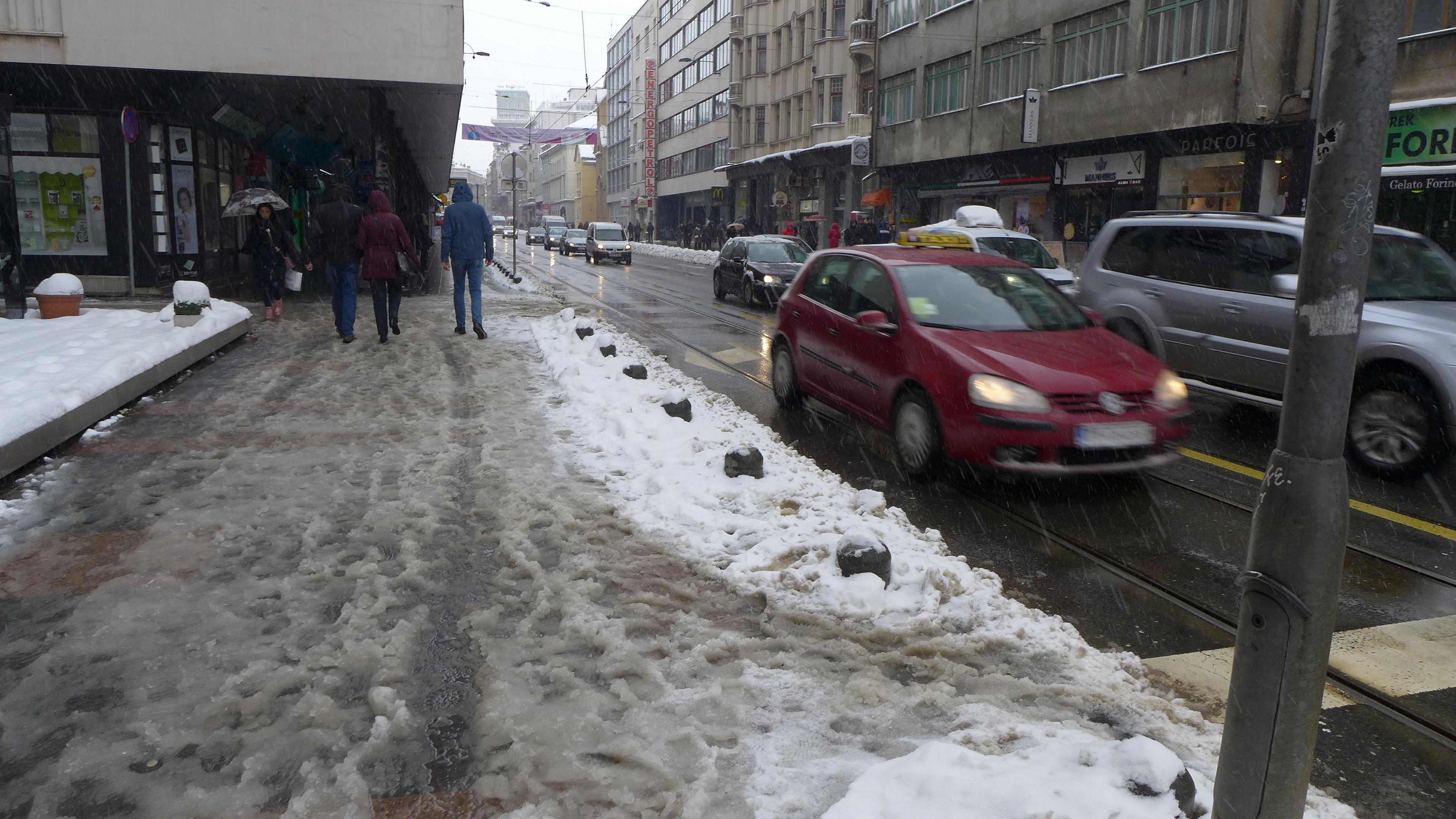 Danas oblačno sa slabim snijegom i kišom