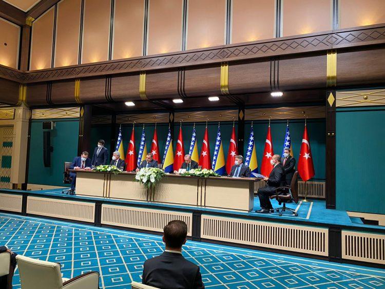 Ministar Vojin Mitrović u Ankari potpisao sporazume s Vladom Republike Turske