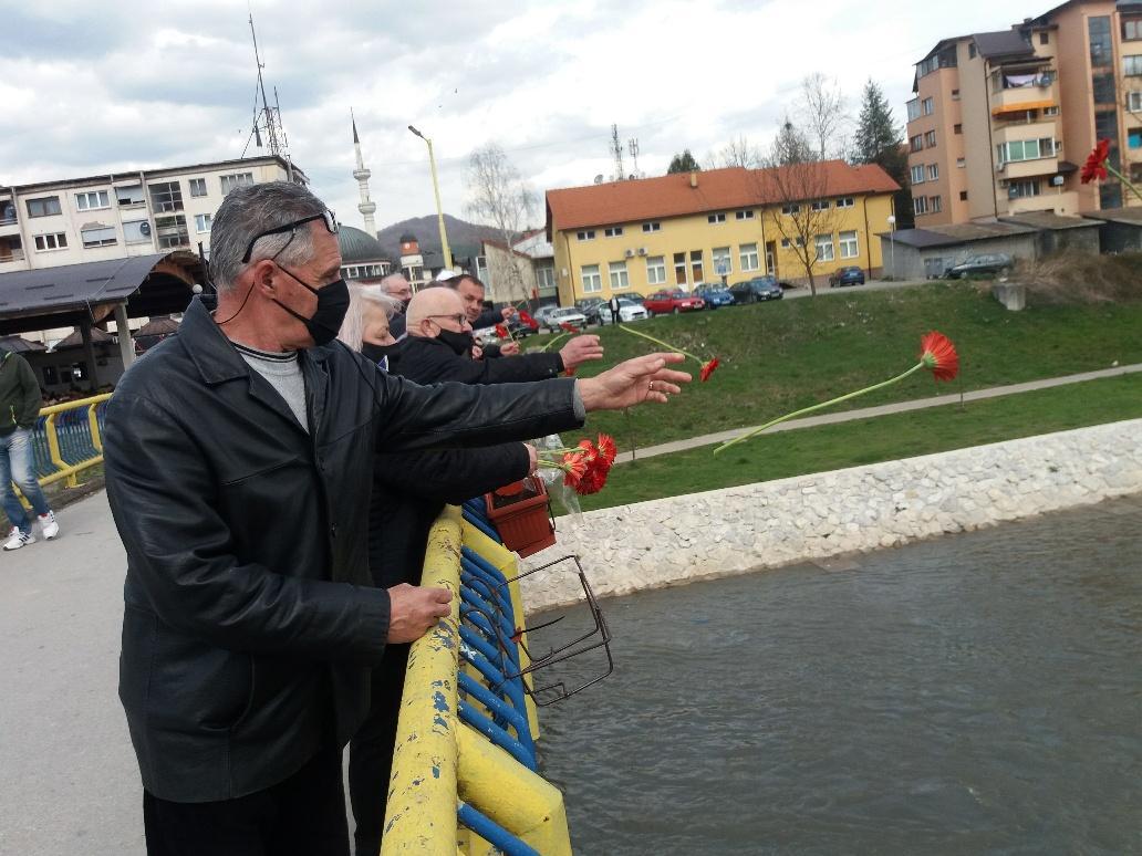 Bačeno cvijeće u Bosnu - Avaz