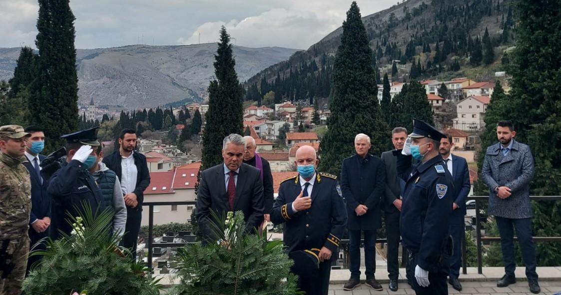 Vijence su, uz članove obitelji Leutar, položili i izaslanici Hrvatskog narodnog sabora - Avaz