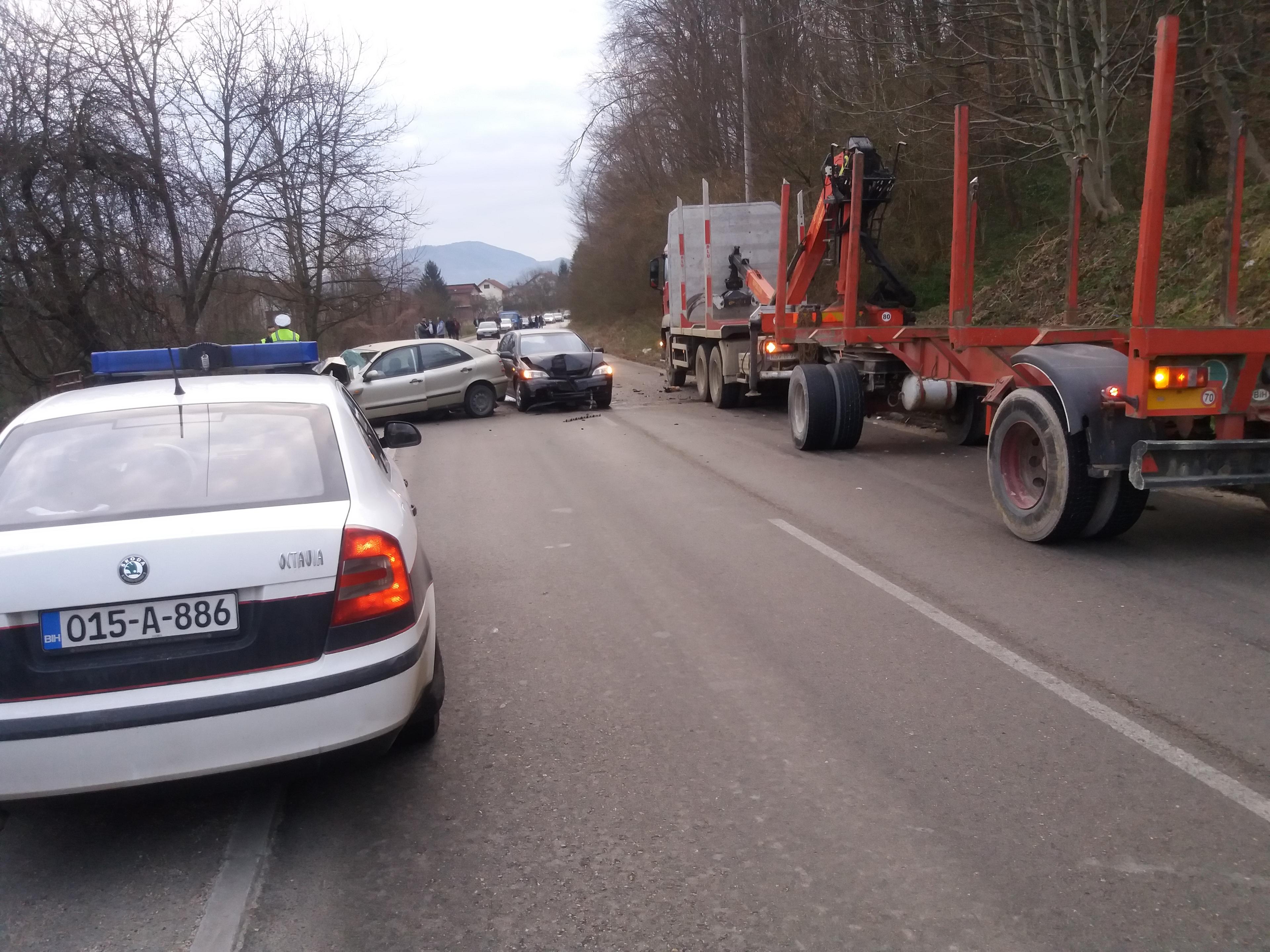 Sudar kamiona i dva automobila na putu Zavidovići - Žepče, dvoje povrijeđenih