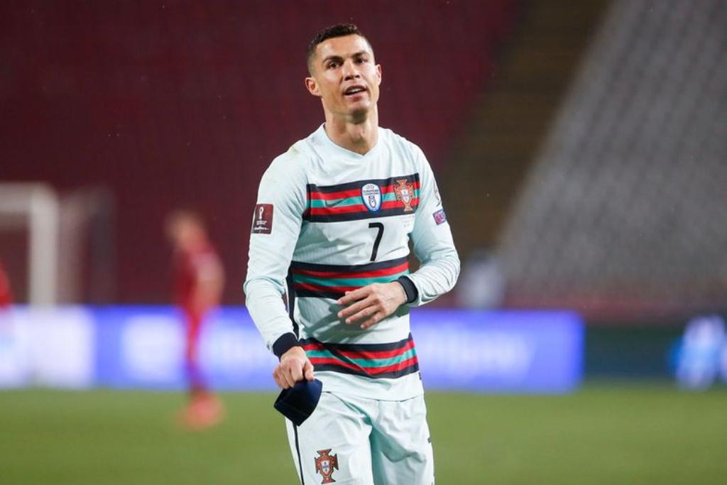 Traka koju je Ronaldo bacio prilikom izlaska s terena - Avaz