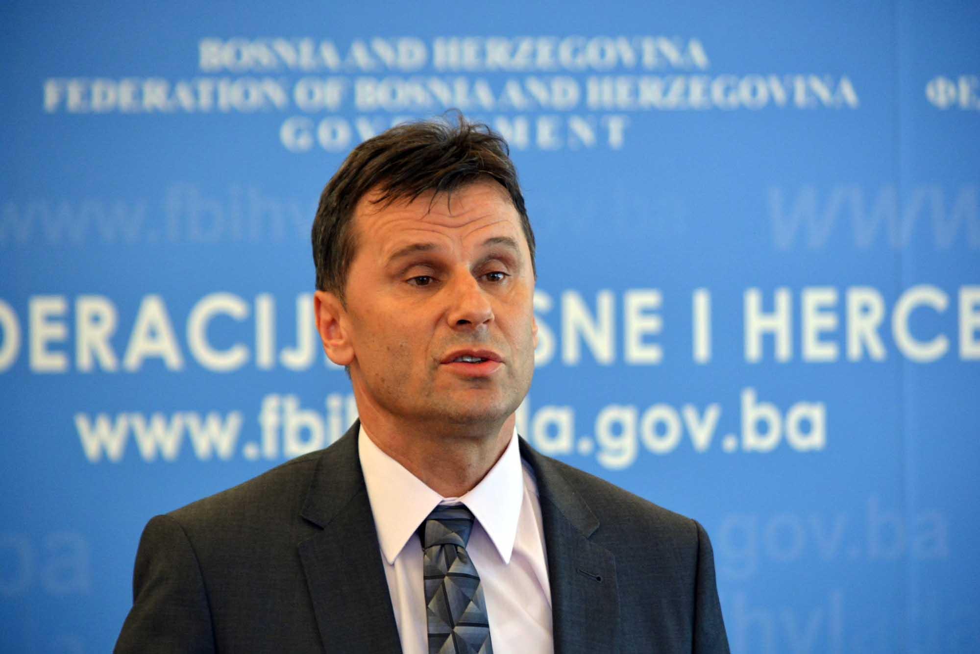 Novalić: Pozivam sve da mi predlože bilo koju drugu mogućnost za nabavku vakcina - Avaz