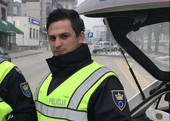 Ovo je policajac koji je uhapsio provalnika koji je pokušao ubiti i opljačkati starca